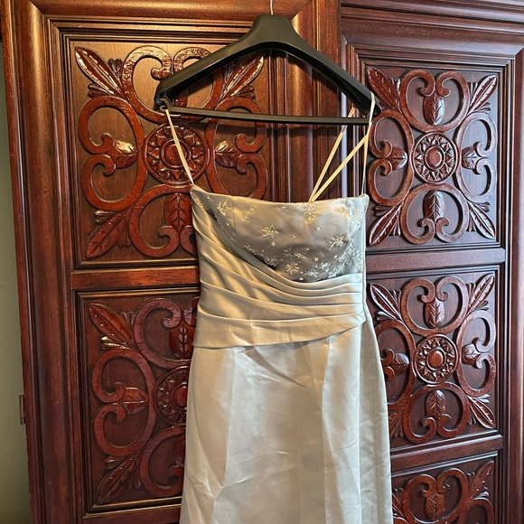 Gorgeous Sage green gown NWT - Picture 1 of 10